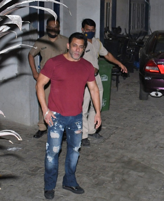 Salman Khan’s Grey Stubble Is His New Look For Tiger 3?
