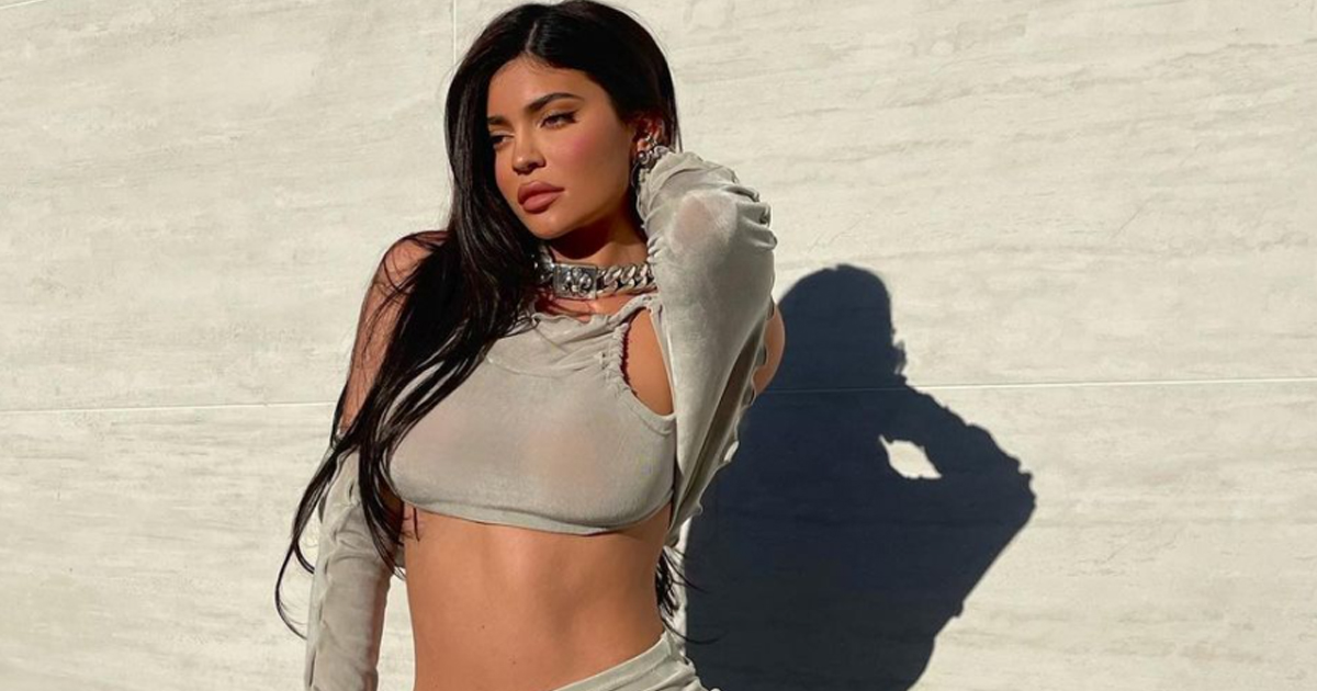  Kylie Jenner's New Swimsuit Video Becomes Her Most Popular Post On Instagram