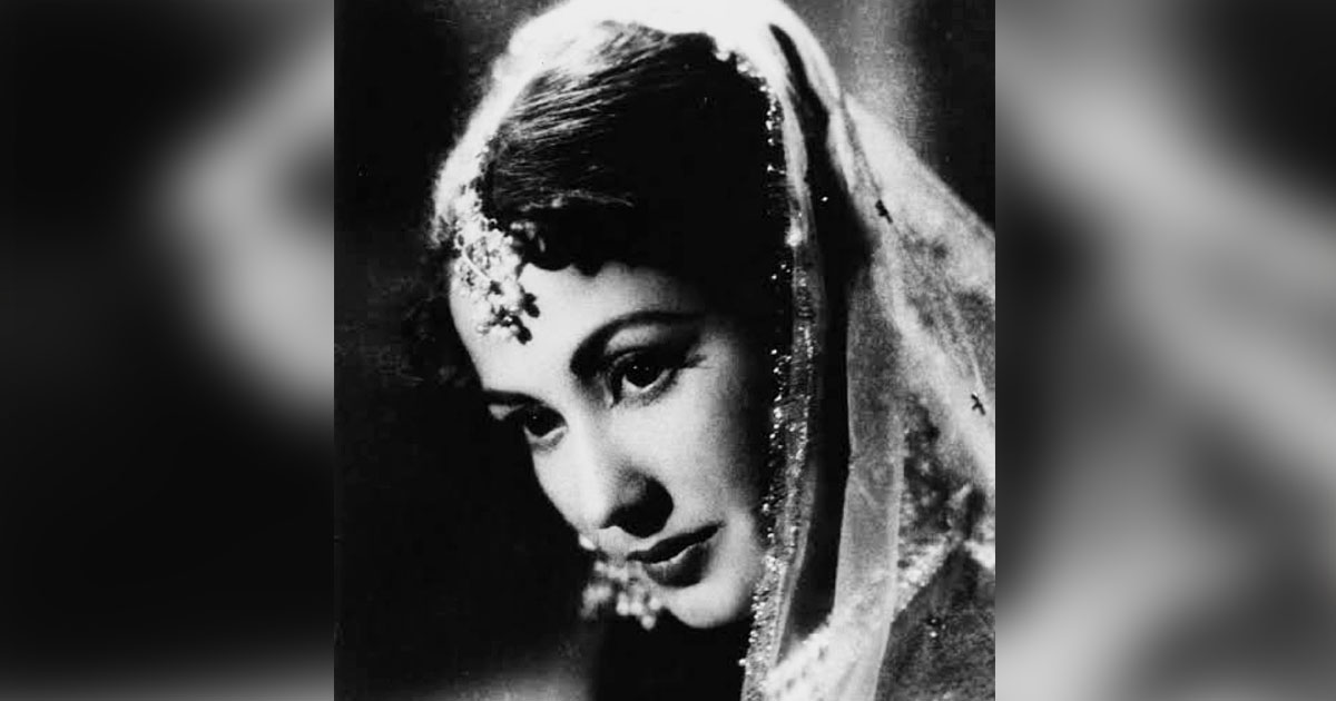 When Meena Kumari Turned ‘The Tragedy Queen’ Even In Her Real Life!