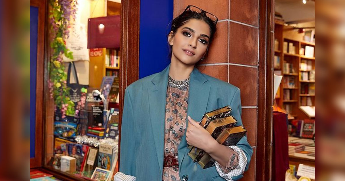 When Sonam Kapoor Flashed Her Middle-Finger To The Press
