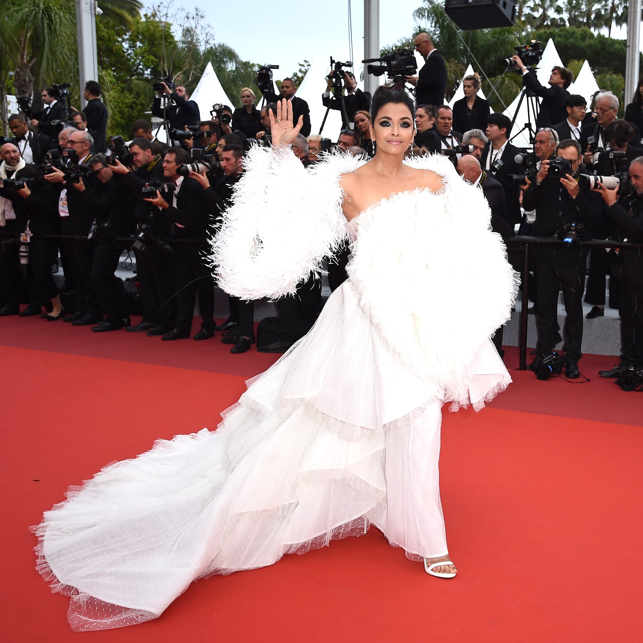 Deepika Padukone To Aishwarya Rai: Bollywood Leading Ladies Slaying At  Cannes Red Carpet - Filmibeat