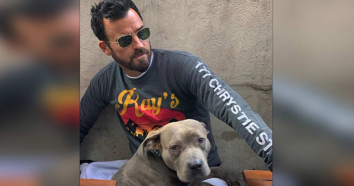 Justin Theroux likes to sleep next to his dog