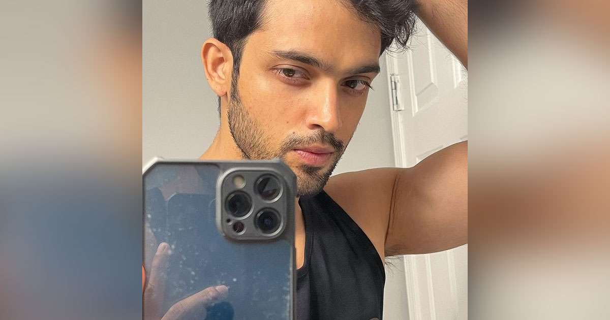 Parth Samthaan shows how to click a natural selfie