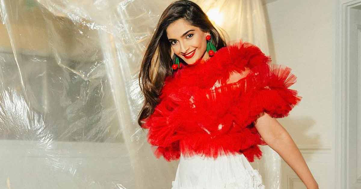 Did You Know? Sonam Kapoor Got $40 A Week From Anil Kapoor & Was Fired Within 4 Days From A Job In Singapore, Read On
