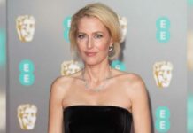 Gillian Anderson Ditches Bra and Doesn't Care if Her Breasts Reach Her Belly Button