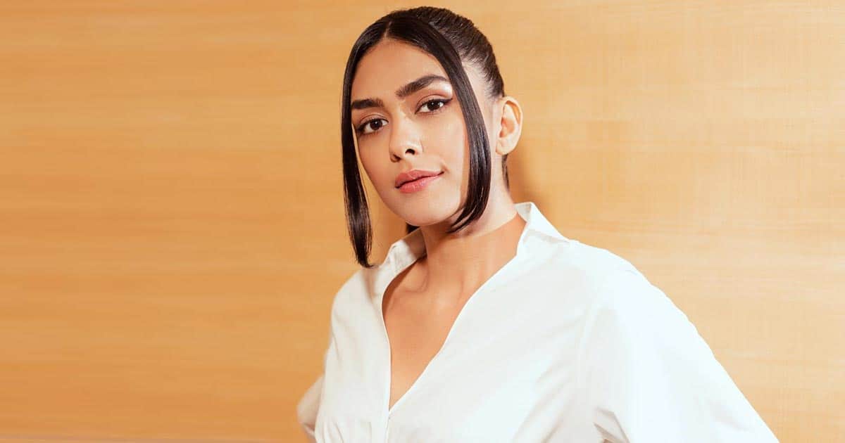 Mrunal Thakur Says Farhan Akhtar Taught Her To Get Out Of Comfort Zone