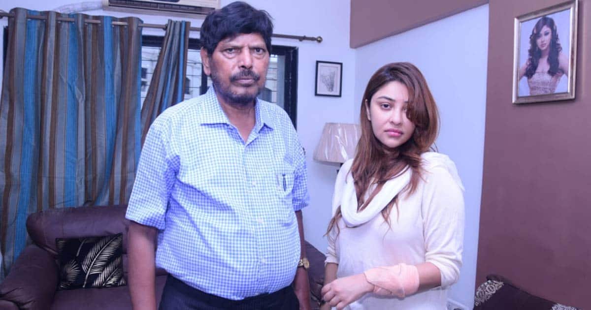 Ramdas Athawale meets Payal Ghosh, seeks police protection for actress