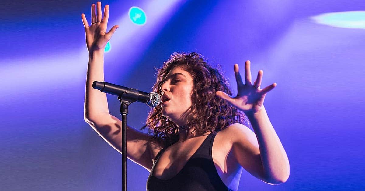 Technical glitches force cancellation of Lorde's show at MTV Awards