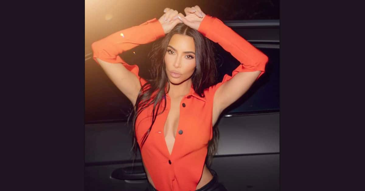Kim Kardashian Roasts Kanye West, O.J. Simpson, Momager Kris Jenner & Her Sisters In Her SNL Monologue