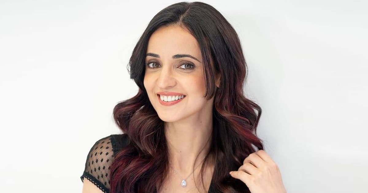 Sanaya Irani Recalls People Calling Her 'White Cockroach' & 'Lizard' For Being Too Much Fair, Read On