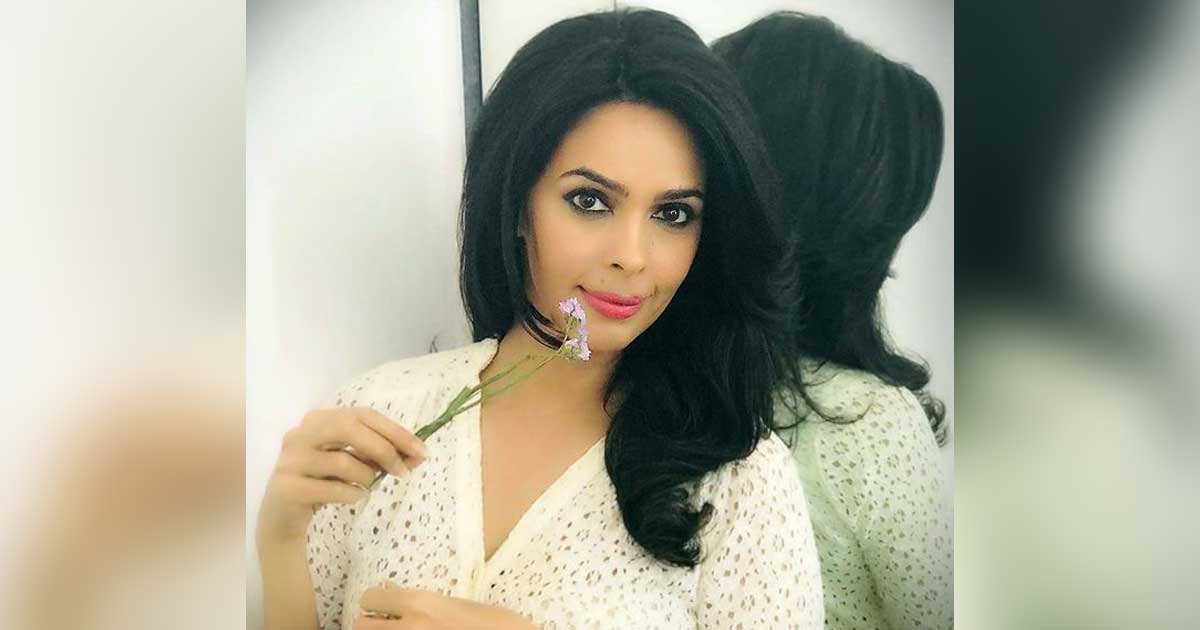 Mallika Sherawat Shares How A Producer Wanted To Heat Chapatis On Her Waist!