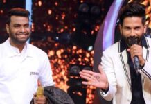 'Sa Re Ga Ma Pa': Shahid Kapoor takes autograph from contestant Sachin after impressive performance
