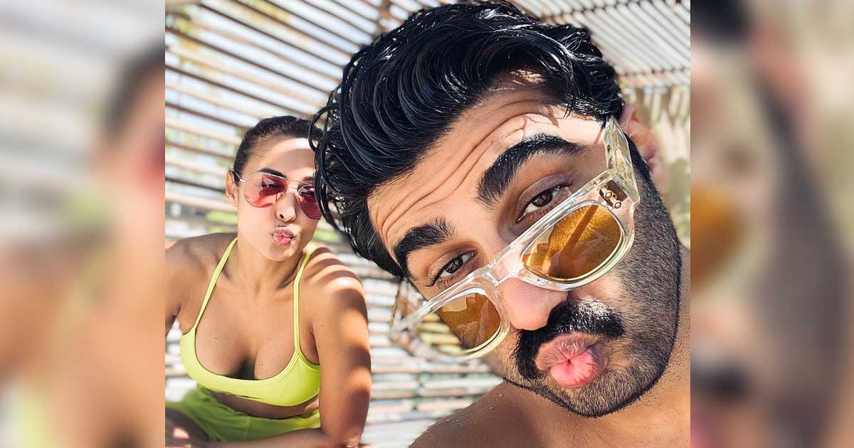 Arjun Kapoor & Malaika Arora Wish Their Fans New Year With A Pouty Selfie