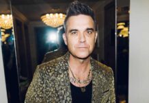 Robbie Williams 'lost his virginity in seconds' in his mother's bed