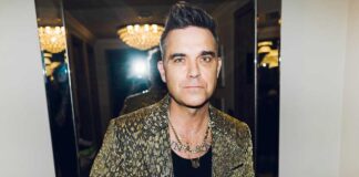 Robbie Williams 'lost his virginity in seconds' in his mother's bed