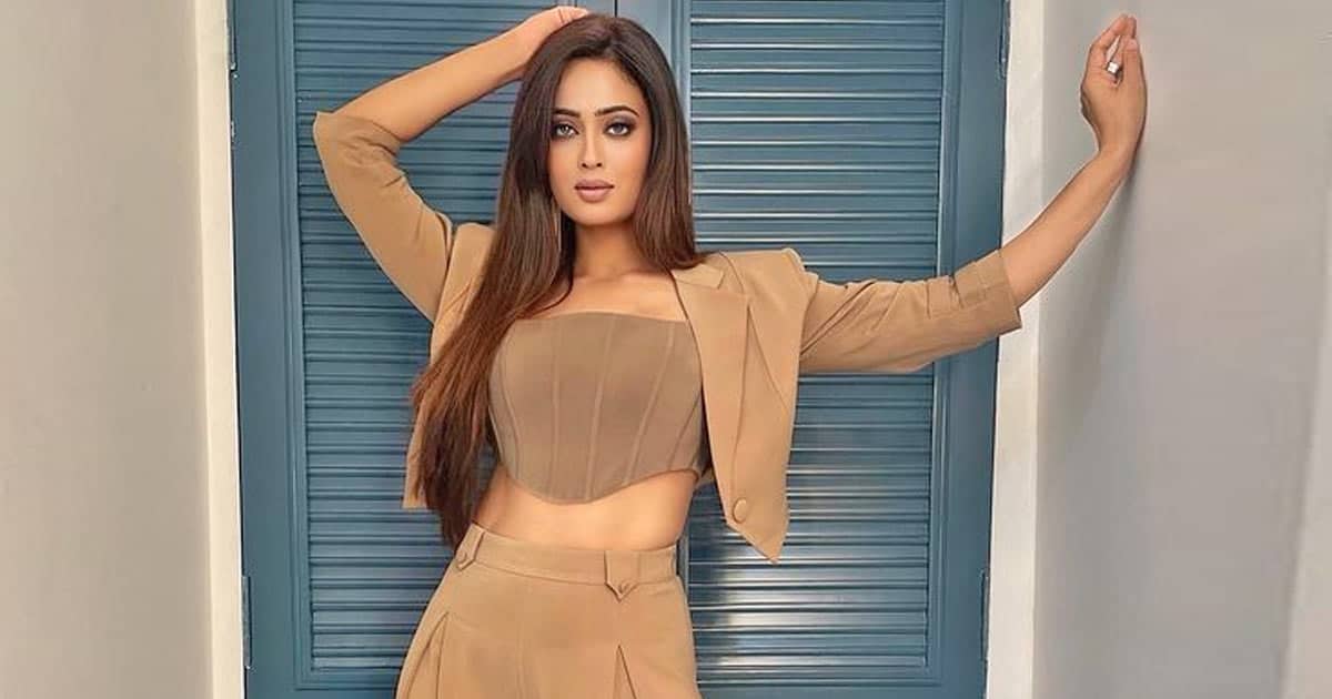 Shweta Tiwari Is Revealing The Actual Truth Behind Her Defined Abs