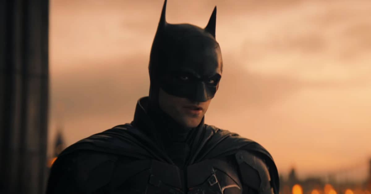 Robert Pattinson Agrees To A Fan Theories Going Around On Why His Character Batman Beats Street Thugs Only!