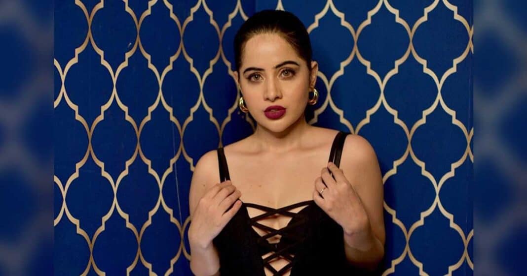 urfi javed oozes oomph in a black cut out dress netizens arent impressed 001