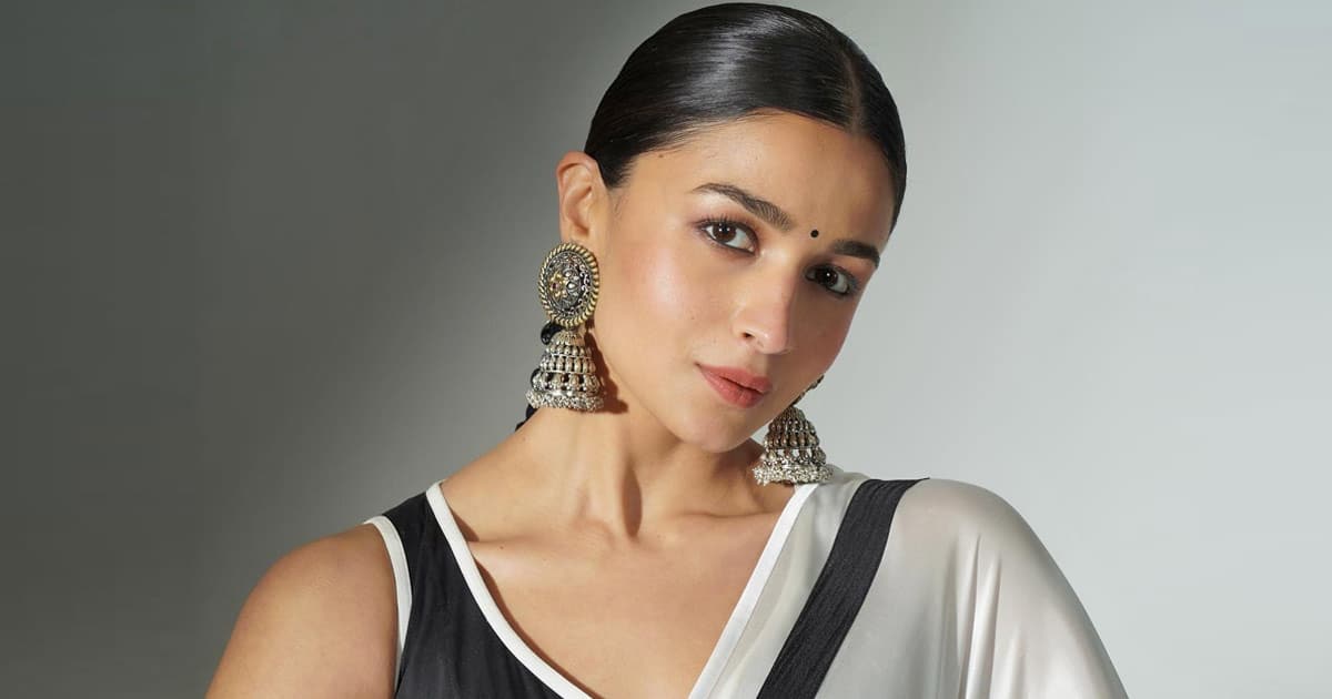 Alia Bhatt Gets Heavily Trolled For Talking To Herself Inside A Life During Gangubai Khatiawadi's Promotions, Netizens Call Her 'Showoff'