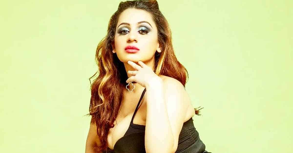Kenisha Awasthi, Daughter Of 'Chaiyya Chaiyya' Singer Swapna Awasthi, Receives Death & R*pe Threats From Raftaar Fans