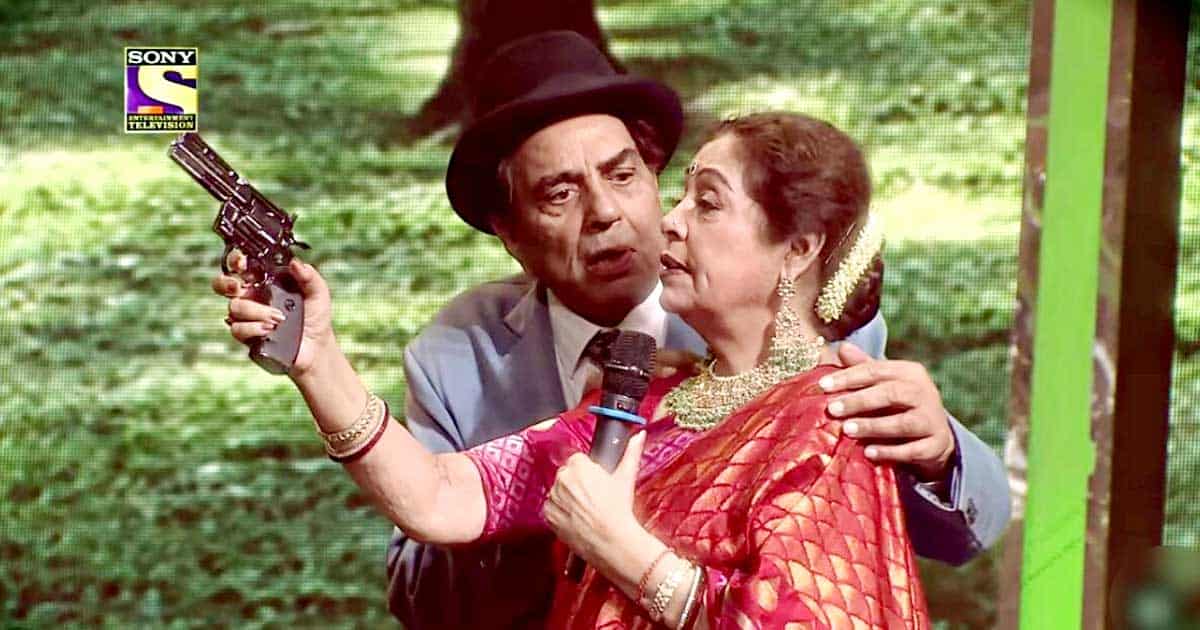 Dharmendra, Kirron Kher enact a scene from 'Sholay' on India's Got Talent