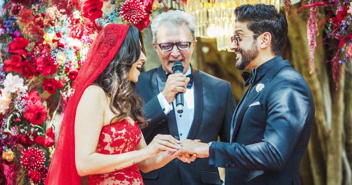 Farhan Akhtar, Shibani Dandekar Share Official Pictures From Their Wedding!