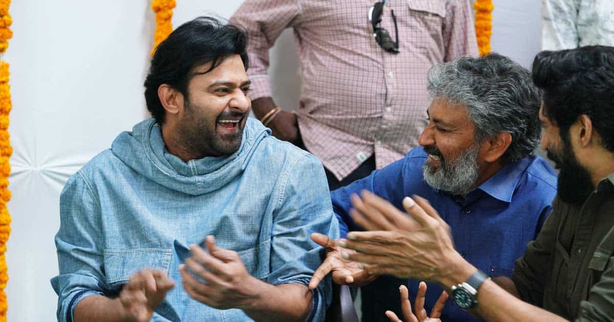 Filmmaker SS Rajamouli Helps Baahubali Fame Prabhas To Get Through A Swam Of Papparazis At Secunderabad Airport, Video Goes Viral!