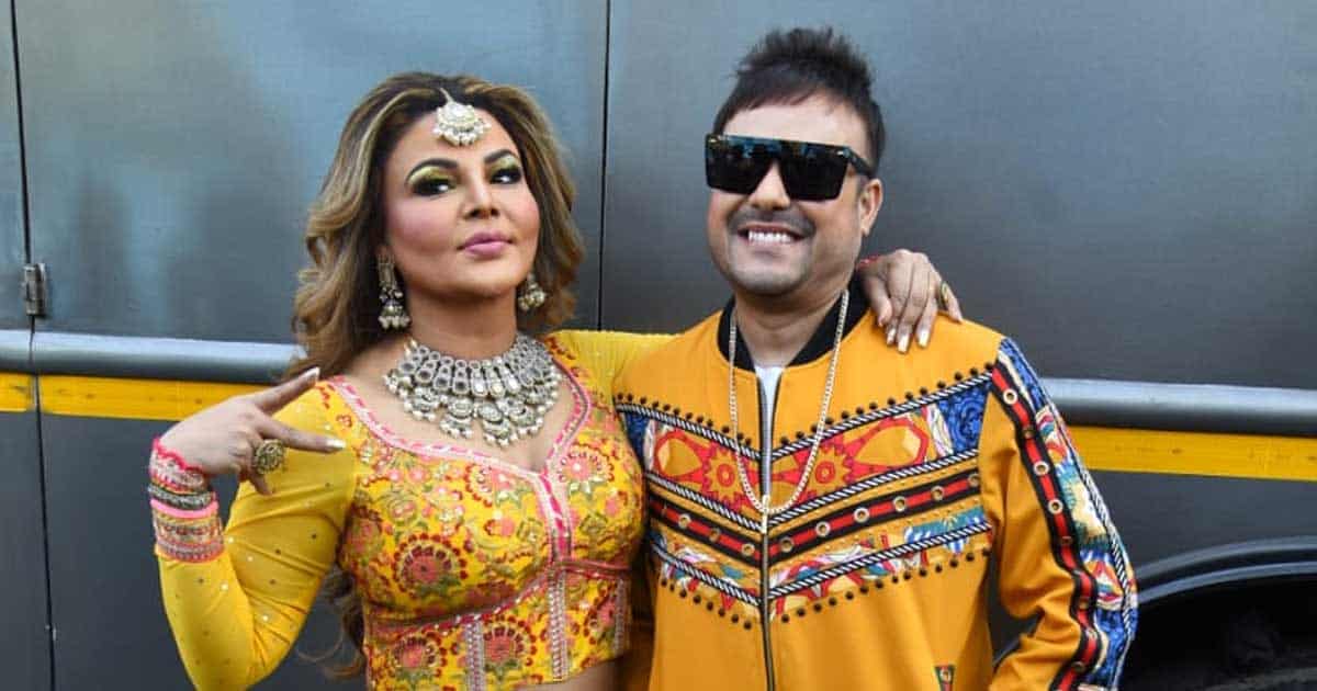 Rakhi Sawant Cries Inconsolably In Front Of Media After Break Up With Husband Ritesh