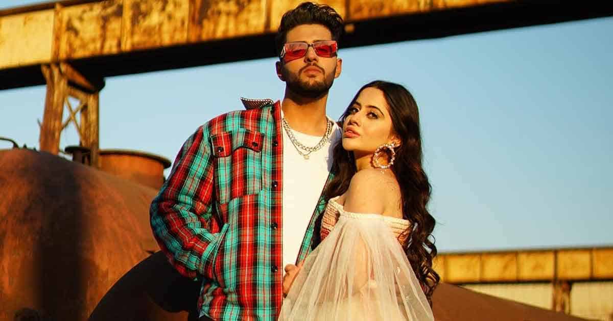 What's Cookin! Indo-Canadian Singer Kunwarr Posts A Romantic Picture With Urfi Javed, Captions It As 'There's So Much Cookin Up', Actress Responds Saying "I Know You Love Me"
