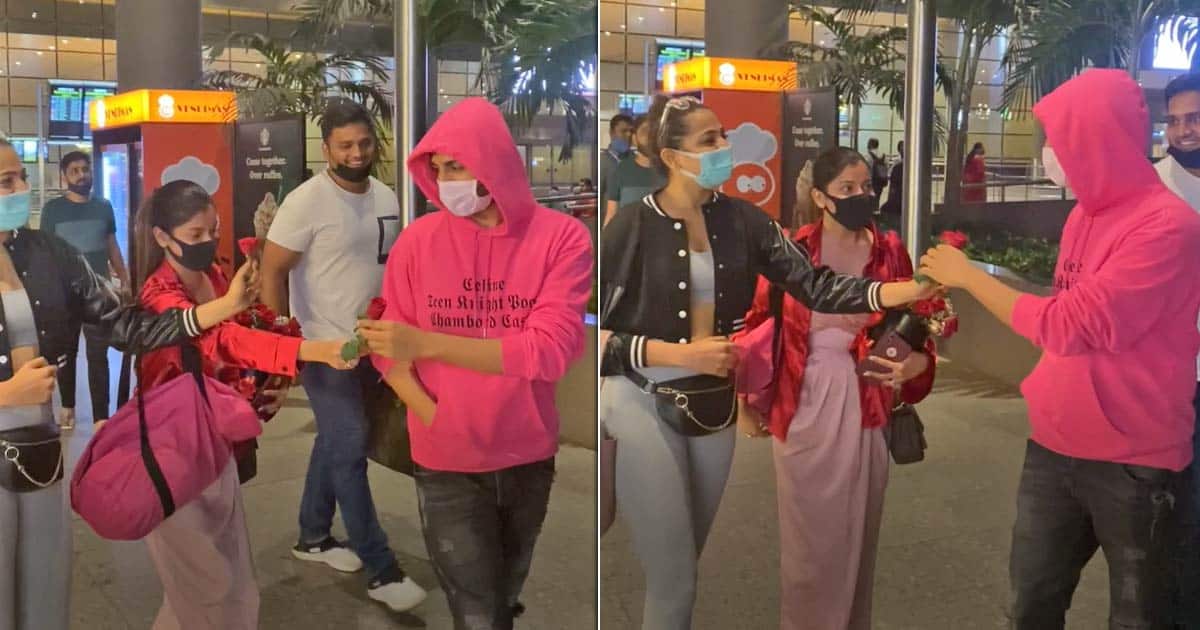 Female Fans Chase After Kartik Aaryan With Red Roses, Paparazzi Present Crack Jokes At The Expense Of The Ladies – Watch
