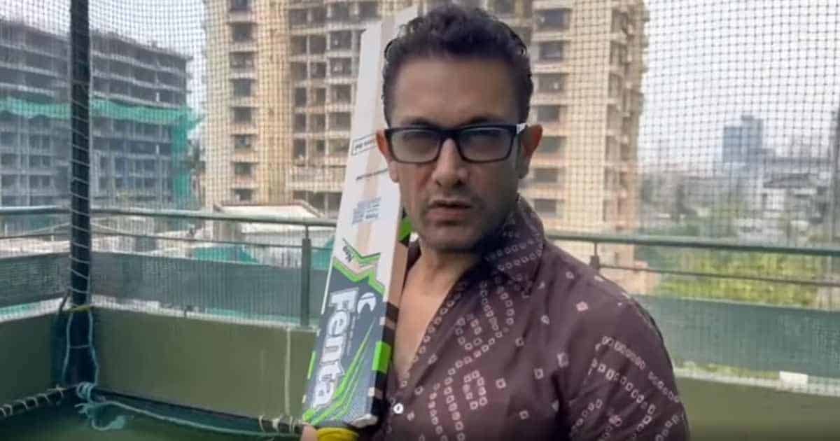 Aamir Khan Plays Box Cricket, Talks About Sharing A 'Kahani' On April 28