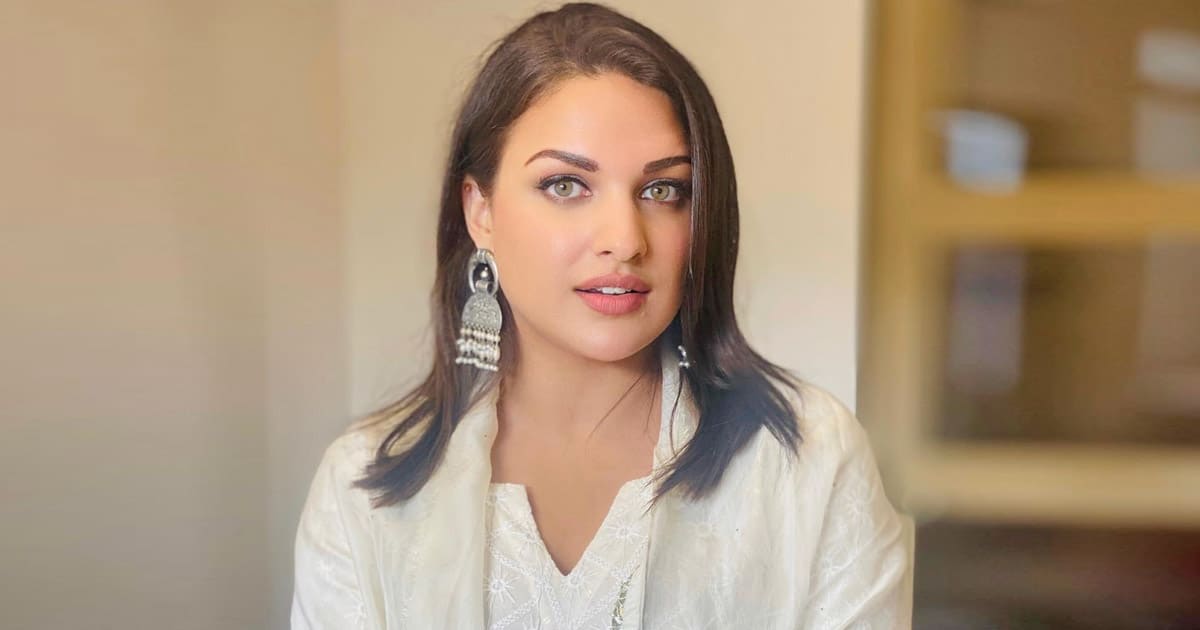 Himanshi Khurana asks media to stop digging out the old matters , calls trollers brainless, says "It requires no brains to just sit back in your comfort zone and rip someone's reputation apart according to your own convenience"