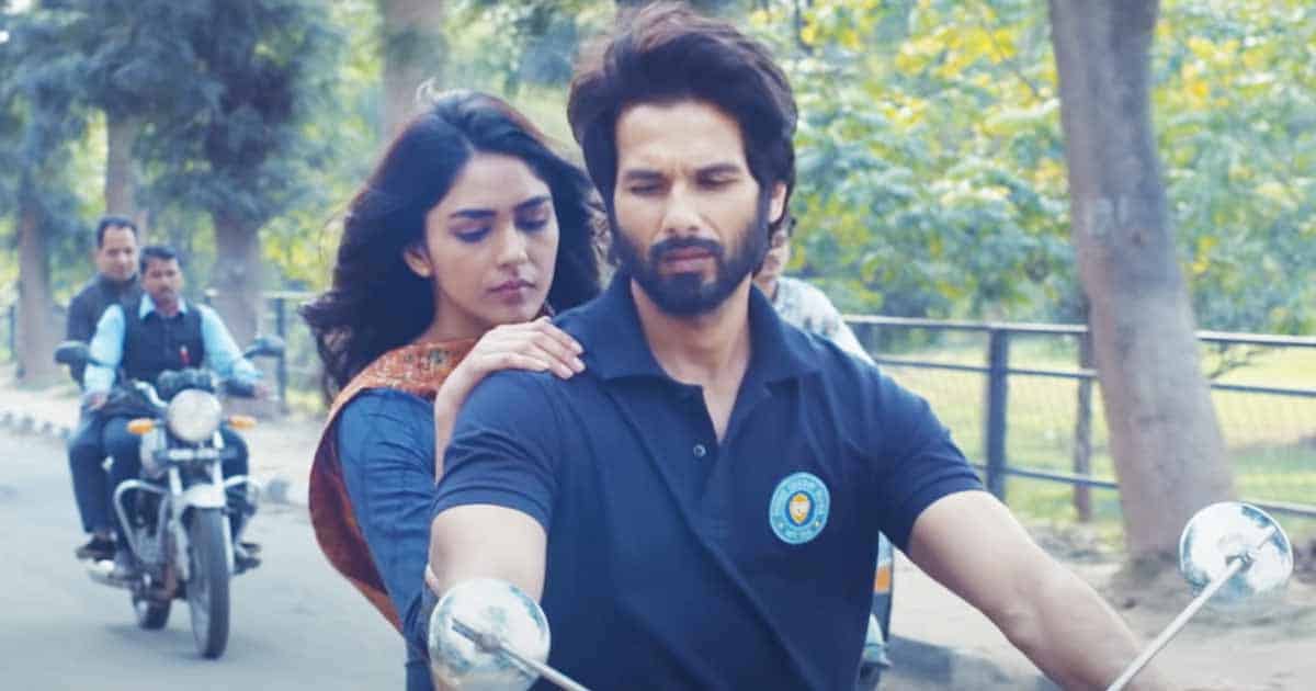 Inwoner snelheid plank Jersey Movie Review: Shahid Kapoor Hits A Century To Be Remembered For  Centuries, Thanks To His Dream Team!