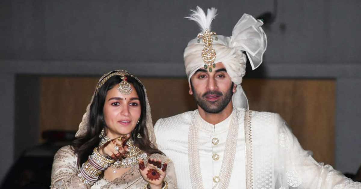 Ranbir Kapoor-Alia Bhatt Wedding: Groom Kneels Down For His Bride During Varmala Ceremony – Watch