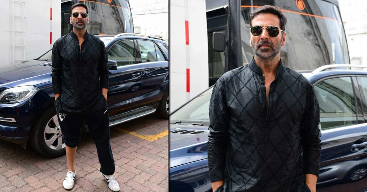 Akshay Kumar Makes His First Appearance Post Covid In His Trademarked 'Knee-Fold' Style, Netizens React - Watch