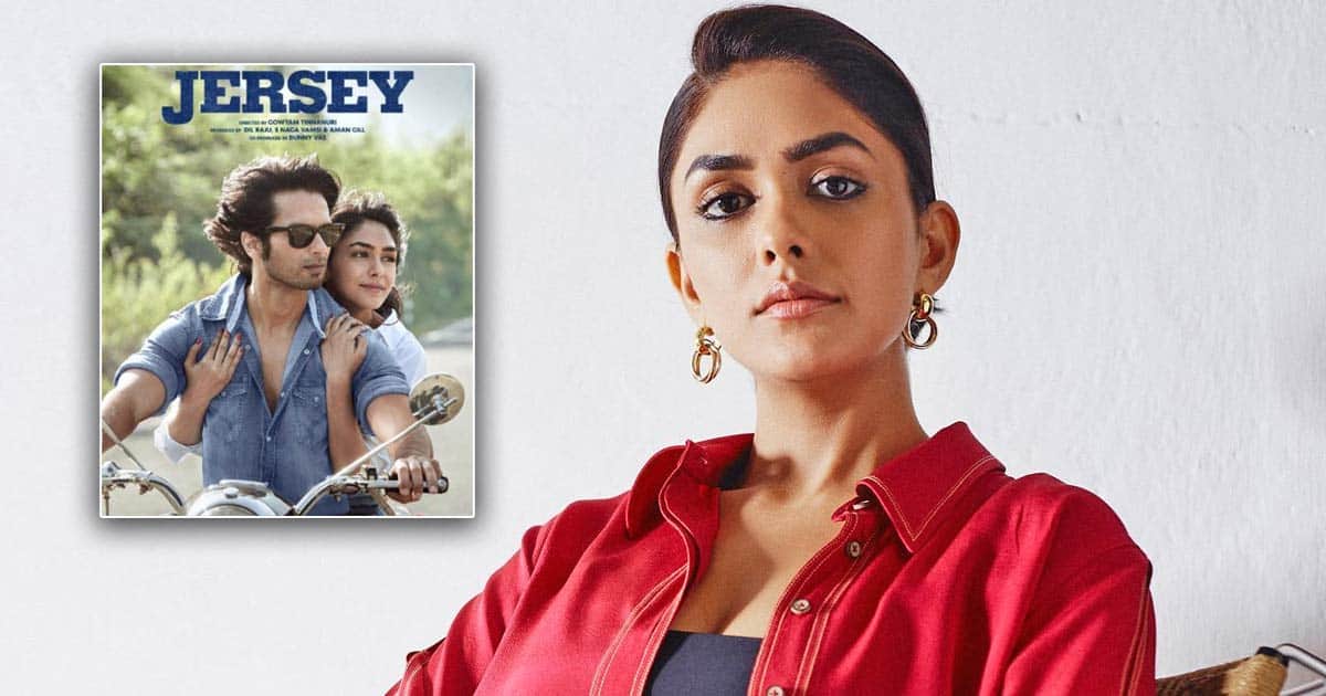 Mrunal Thakur Surprises The Entire Staff Of A Coffeeshop With 'Jersey' Tickets In Mumbai