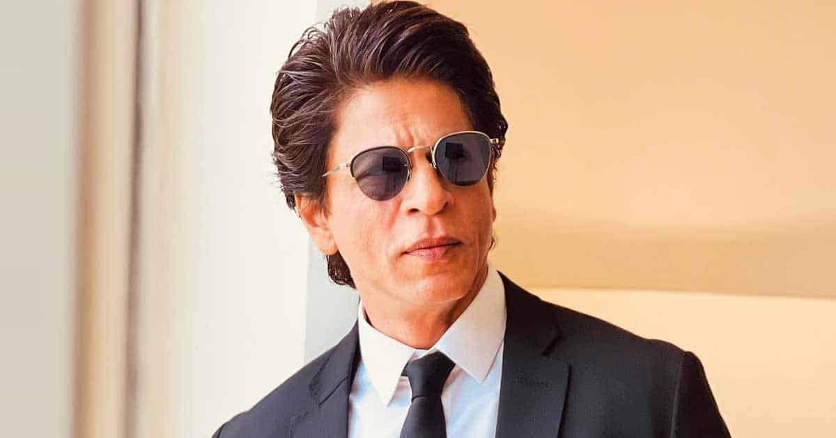 Shah Rukh Khan Rekindles Our Wait For Don 3 As He Looks Dapper In A Black Tuxedo, Check Out!
