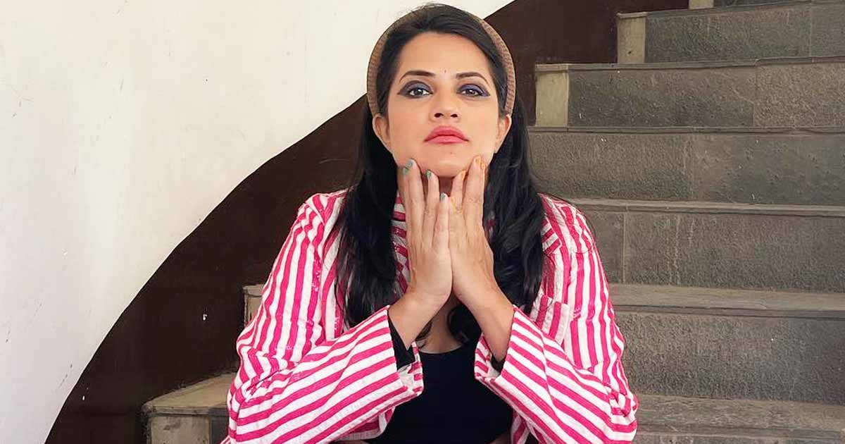 Sona Mohapatra Shares Her Take On Language Debate, Slams Bollywood Members For Not Knowing To Speak 'Hindi' Fluently, Says "It’s A Shame"