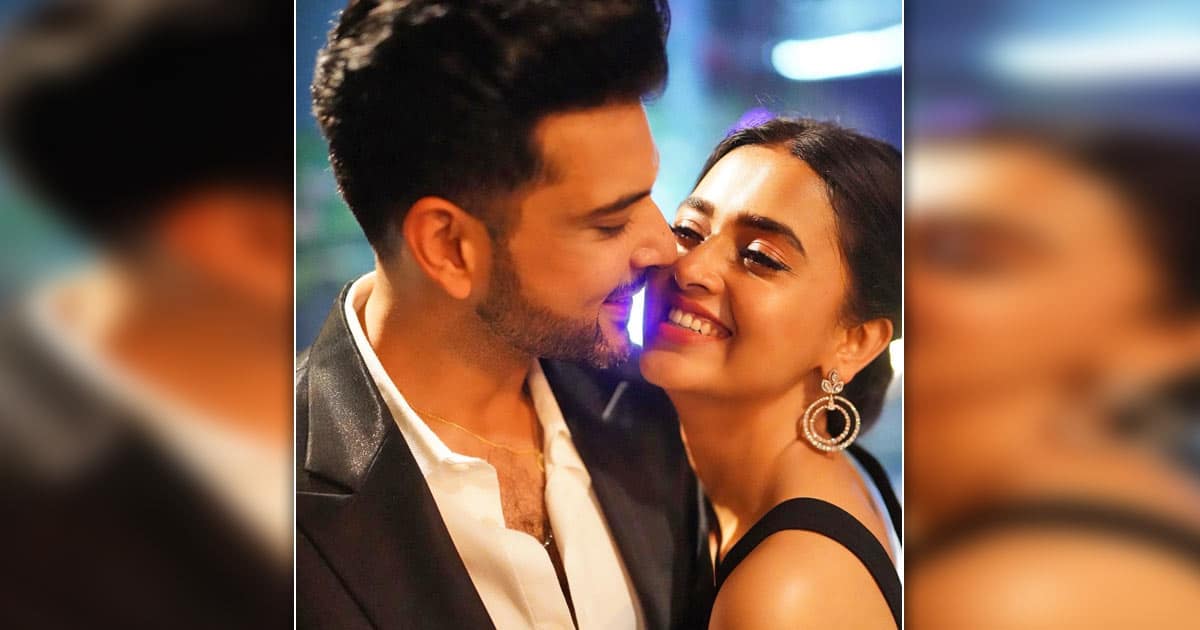 Tejasswi Prakash & Karan Kundrra Face Criticism From Netizens After Being Snapped In An Intimate Position At A Goa Park