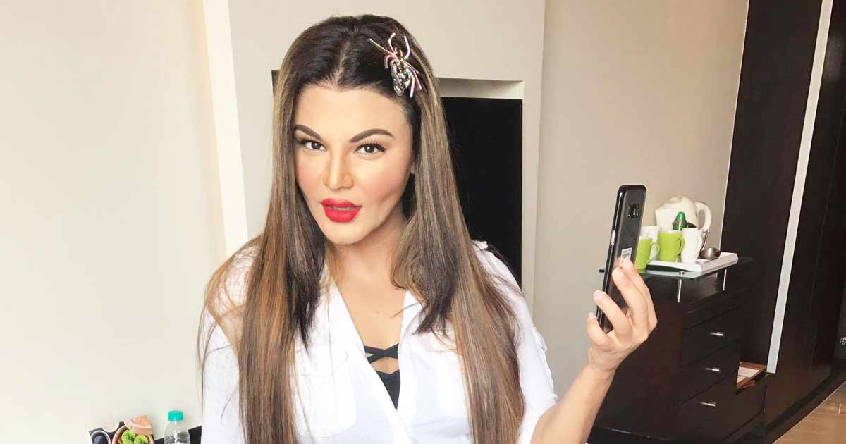 rakhi sawant has been issued e challan for obstructing traffic on a busy road 02