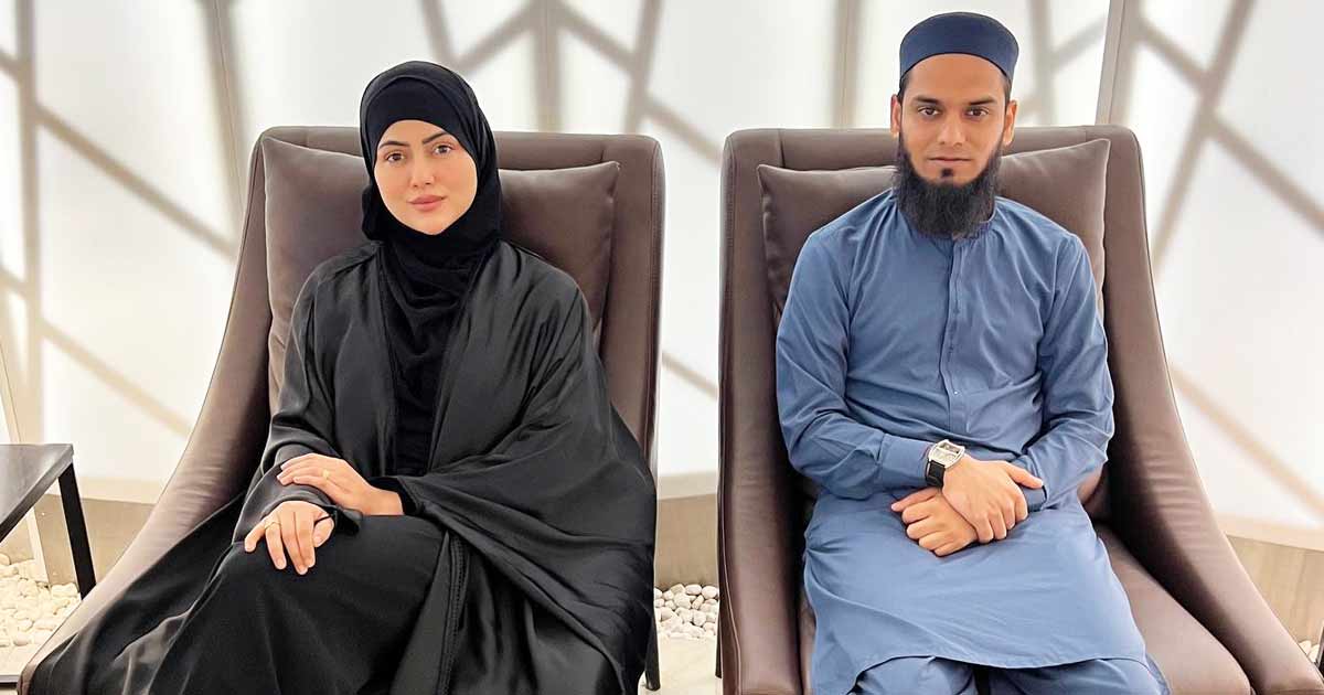 Sana Khan & Husband Anas Saiyad Land In Saudi Arabia For Hajj, Former Actress Indicates That She Can’t Stop Crying
