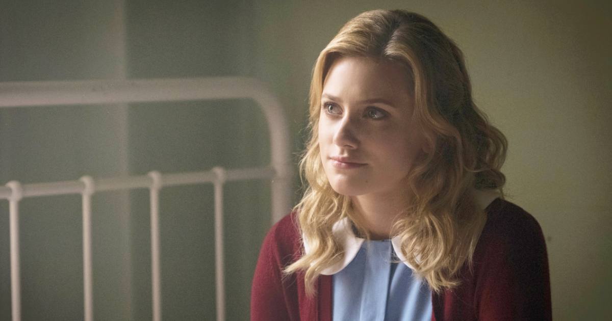 Lili Reinhart shares why fans won't find French kiss on 'Riverdale'