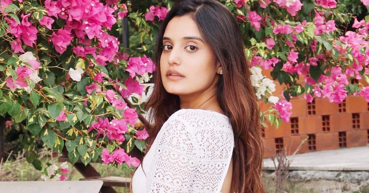 Lying To Her Father & Getting The Lead Role, Ayushi Khurana On Her Struggle