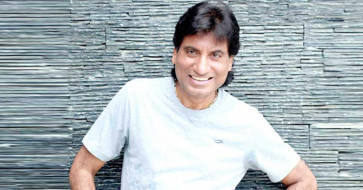 Raju Srivastava Fan Click Selfies With Him, While The Comedian Is Battling For His Life In ICU