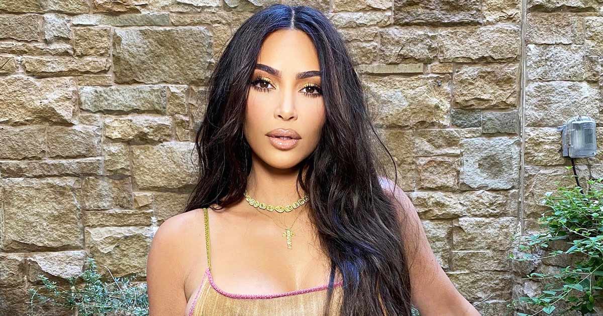 Kim Kardashian Fans Troll The Reality Star For Wearing 34 Thousand Worth Credit Card Earrings From Balenciaga