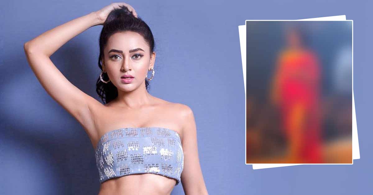 Tejasswi Prakash Gives A S*xy Twist To A Saree With A Strapless Blouse - See Video Inside