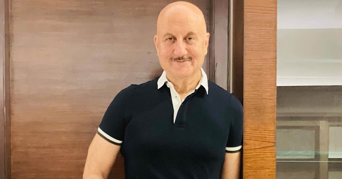 Anupam Kher has a candid talk with his mother on motivational chat show