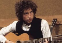 Bob Dylan says he 'regrets' not having signed books, art advertised as such