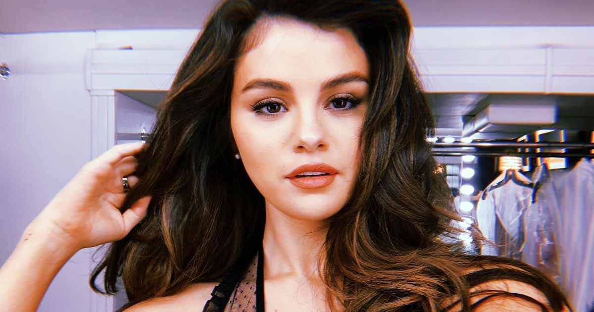 Selena Gomez Once Left Us Drooling While She Posed N*ked With A Towel Covering Her Assets