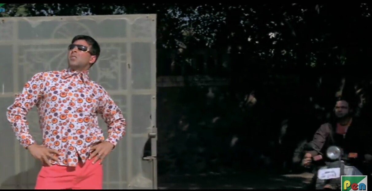 Doing it since the early 90s! Not Akshay Kumar, Virat Kohli recreates his  own pose during Ind vs PAK clash